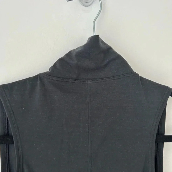 Lululemon turtleneck  sleeveless crop top - Picture 7 of 9